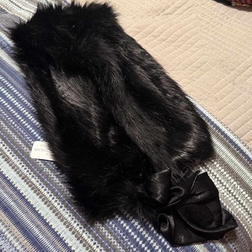 NWT Windsor Black Faux Fur Wrap